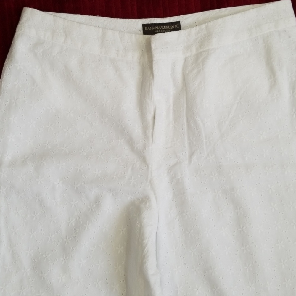 Banana Republic White Eyelet Cotton Pants. Size 8